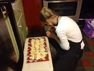 decorating wedding cookies